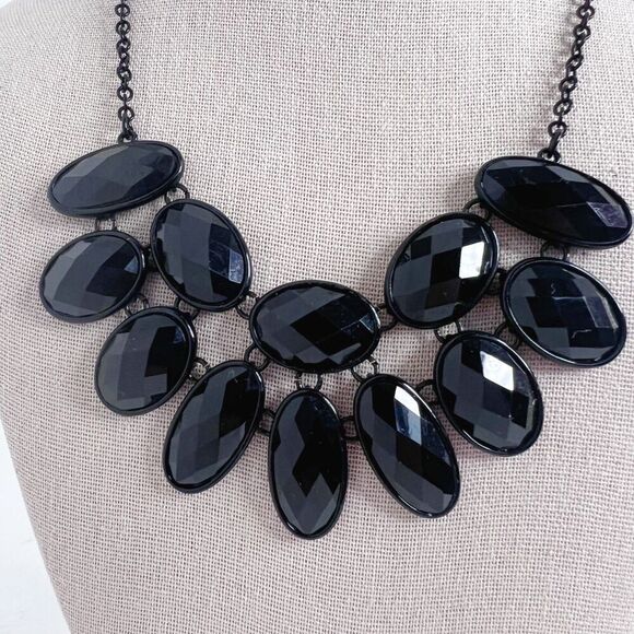 Black Rhinestone Statement Necklace - Picture 5 of 8